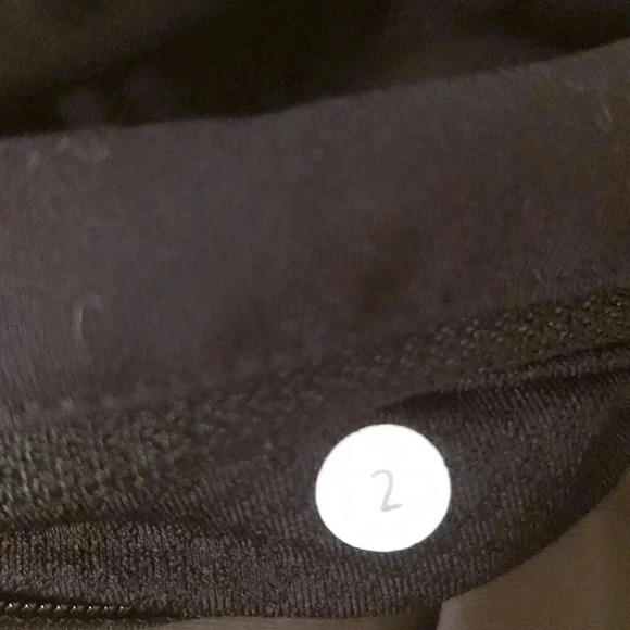 Lululemon crop Leggings With Mesh Accent - Picture 3 of 3
